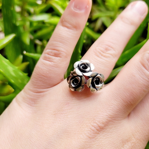 *RARE* Vintage Beau Sterling 925 Sterling Silver Triple Rose Ring - Picture 7 of 11